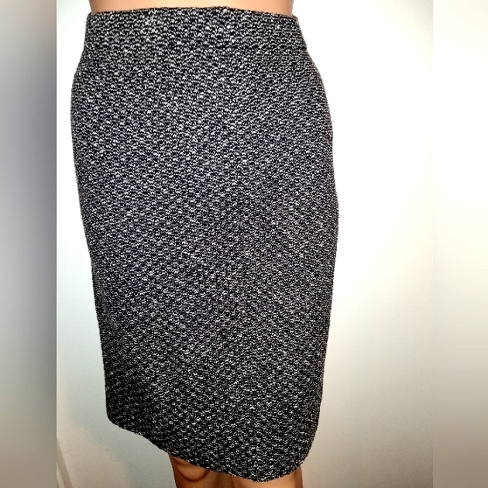 ST JOHN COLLECTION 8 TWEED BOUCLE BLACK WHITE NOVELTY KNIT SKIRT